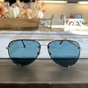 QUAY High Key Aviation Sunglasses, Dark Grey Lens with gold details